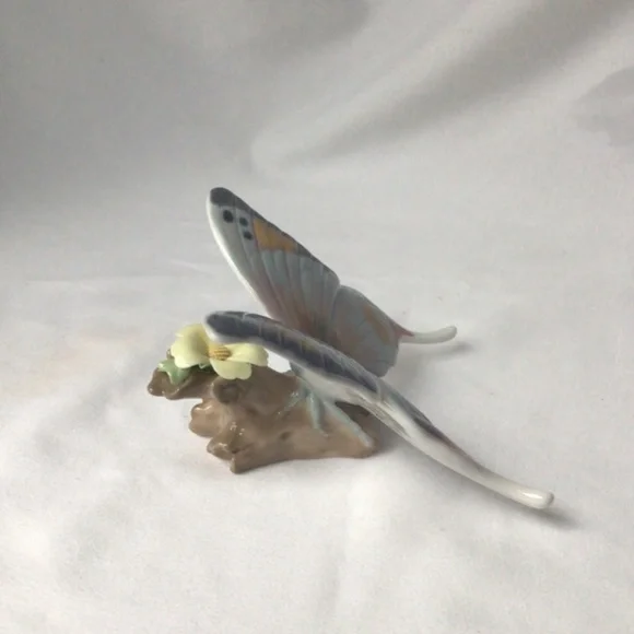 Lladro figurine 6703 - From Nature’s Palette